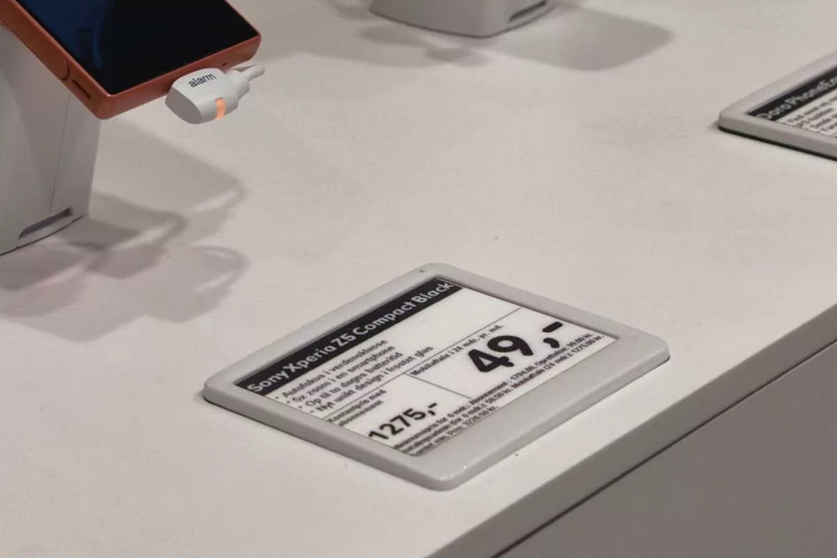 Chroma Aeon 42 in-store - telecoms